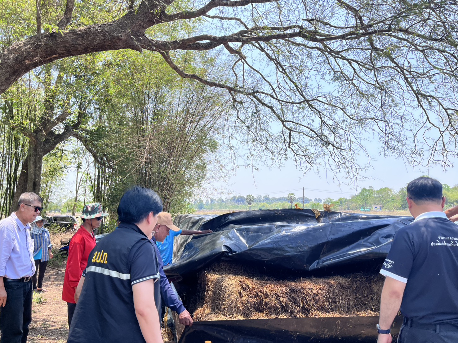 title - วันอังคารที่ 31 มีนาคม 2569 นายวิทูล ประดิษฐบุญ ปฏิรูปที่ดินจัังหวัดปราจีนบุรี พร้อมด้วย เจ้าหน้าที่ ส.ป.ก.ปราจีนบุรี เข้าร่วม กิจกรรมเปิดโครงการ Kick off การใช้ประโยชน์ จากฟางข้าวตาม 